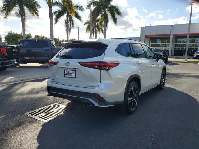 used 2022 Toyota Highlander car, priced at $32,996