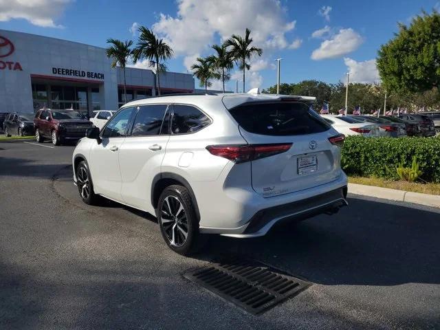 used 2022 Toyota Highlander car, priced at $32,996