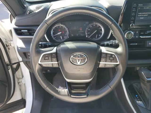 used 2022 Toyota Highlander car, priced at $32,996