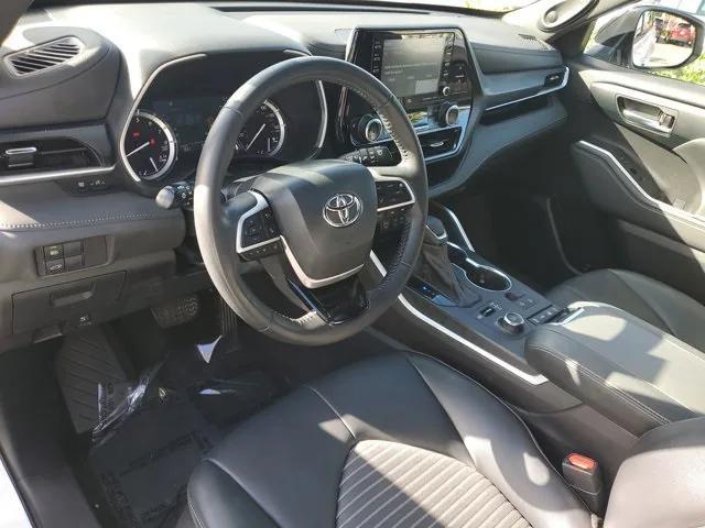 used 2022 Toyota Highlander car, priced at $32,996