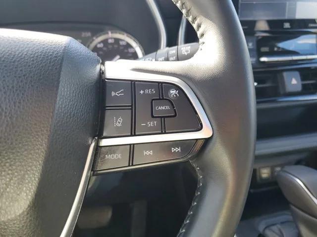 used 2022 Toyota Highlander car, priced at $32,996