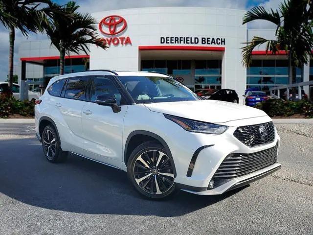 used 2022 Toyota Highlander car, priced at $32,996