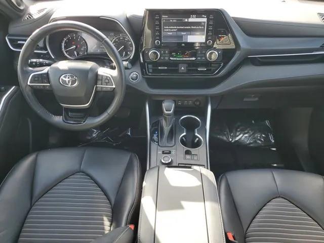 used 2022 Toyota Highlander car, priced at $32,996