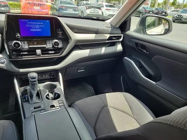 used 2023 Toyota Highlander car, priced at $32,543