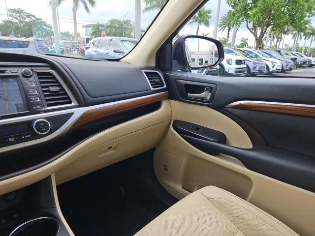 used 2018 Toyota Highlander car, priced at $26,995