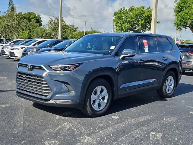 new 2025 Toyota Highlander car, priced at $43,957