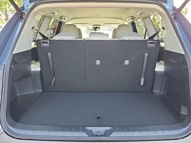 new 2025 Toyota Highlander car, priced at $43,957