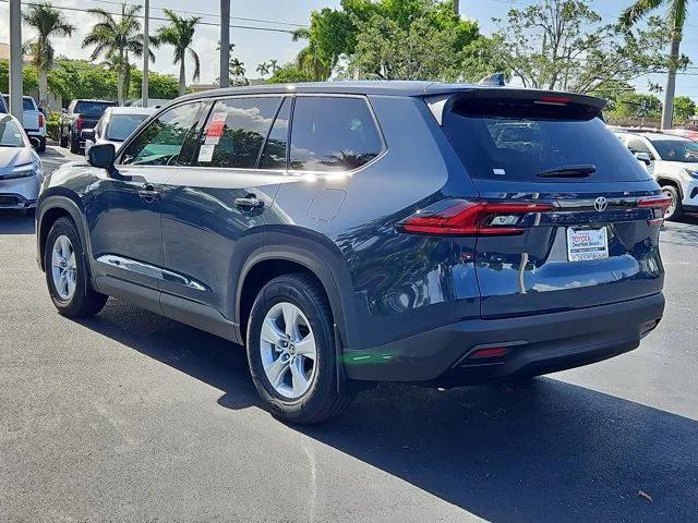 new 2025 Toyota Highlander car, priced at $43,957