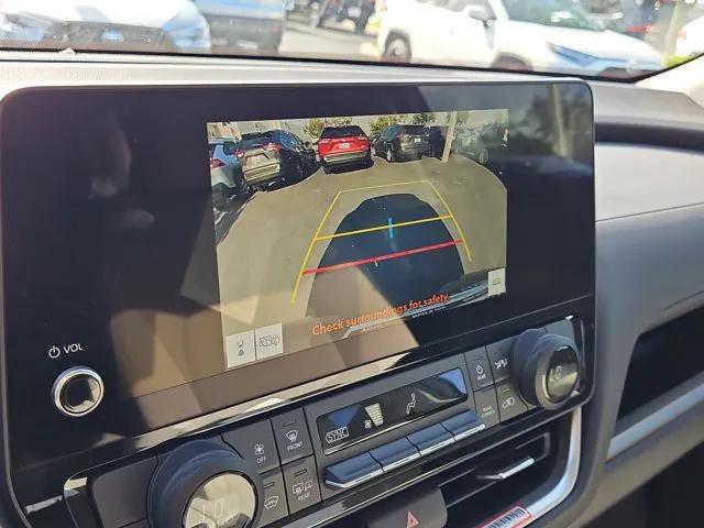 new 2025 Toyota Highlander car, priced at $43,957