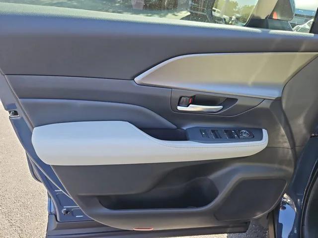new 2025 Toyota Highlander car, priced at $43,957