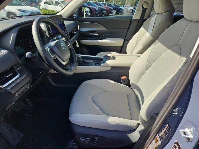 new 2025 Toyota Highlander car, priced at $43,957