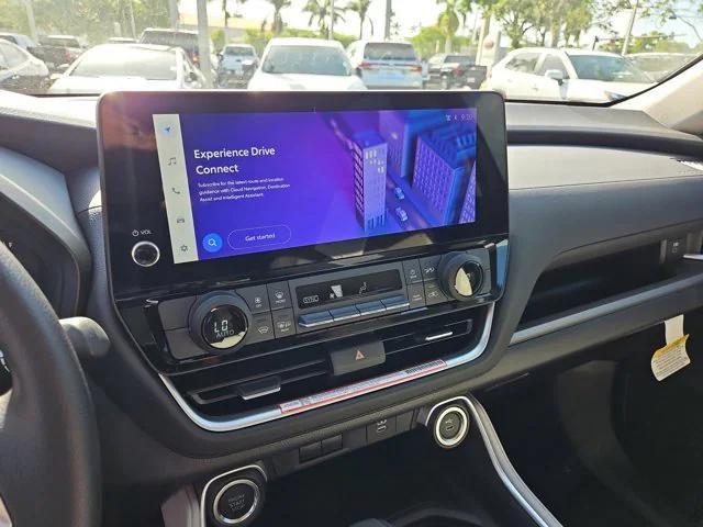 new 2025 Toyota Highlander car, priced at $43,957