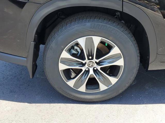 new 2025 Toyota Highlander Hybrid car, priced at $48,065