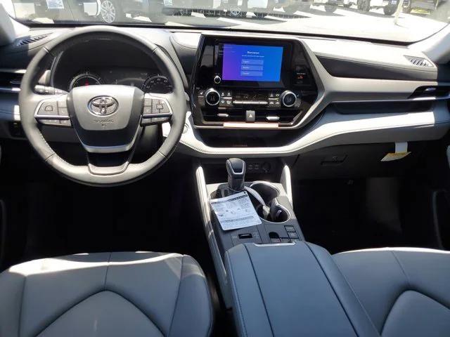 new 2025 Toyota Highlander Hybrid car, priced at $48,065
