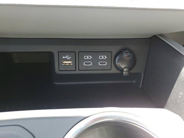 new 2025 Toyota Highlander Hybrid car, priced at $48,065
