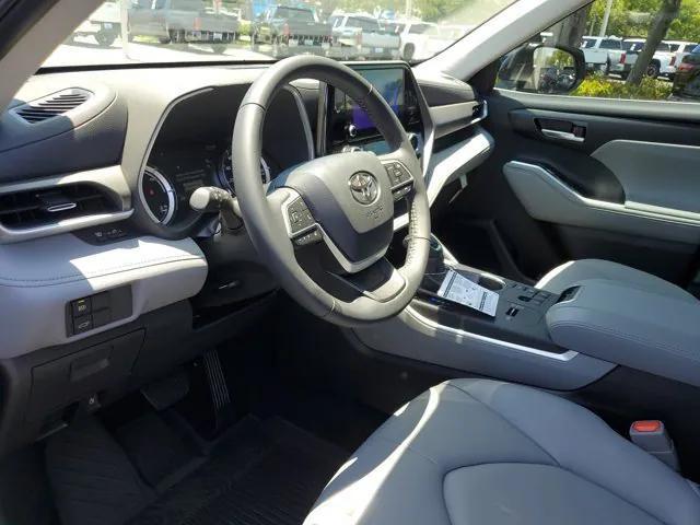 new 2025 Toyota Highlander Hybrid car, priced at $48,065