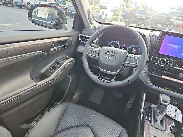 new 2025 Toyota Highlander Hybrid car, priced at $53,765