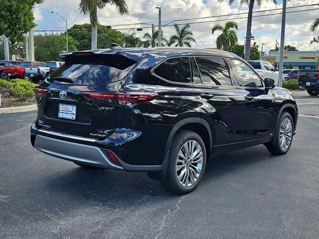 new 2025 Toyota Highlander Hybrid car, priced at $53,765