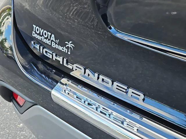 new 2025 Toyota Highlander Hybrid car, priced at $53,765