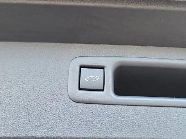 new 2025 Toyota Highlander Hybrid car, priced at $53,765