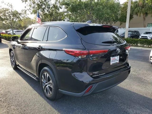 used 2022 Toyota Highlander car, priced at $33,957