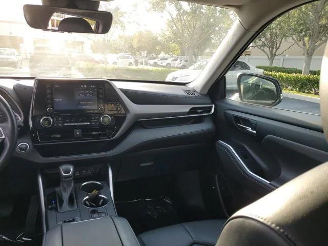 used 2022 Toyota Highlander car, priced at $33,957