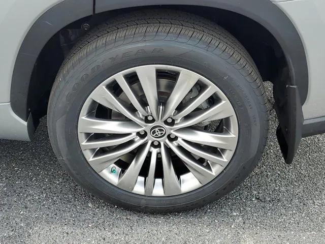 used 2022 Toyota Highlander Hybrid car, priced at $46,251