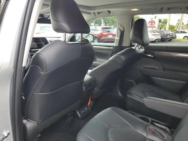 used 2022 Toyota Highlander Hybrid car, priced at $46,251
