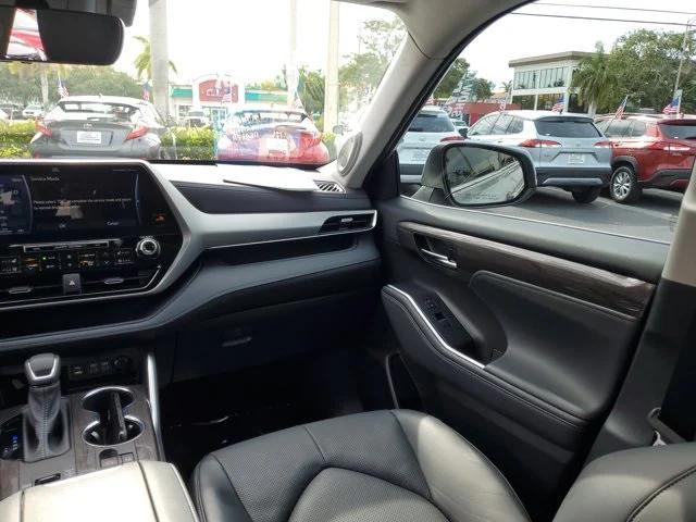 used 2022 Toyota Highlander Hybrid car, priced at $46,251