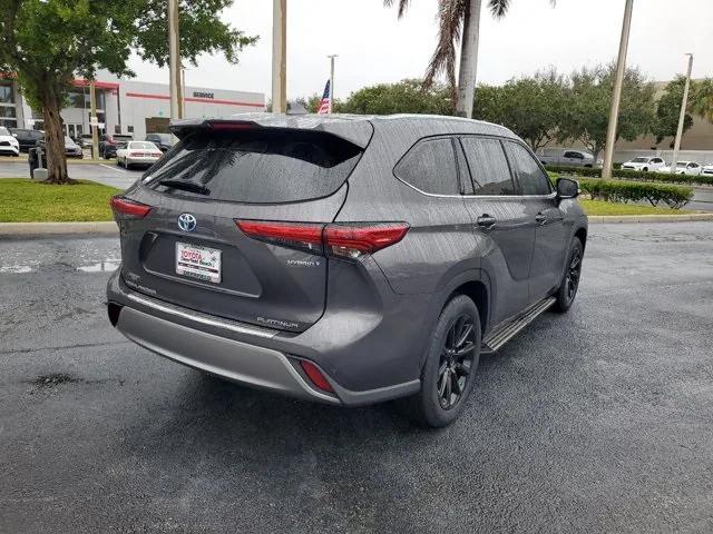 used 2022 Toyota Highlander Hybrid car, priced at $44,995