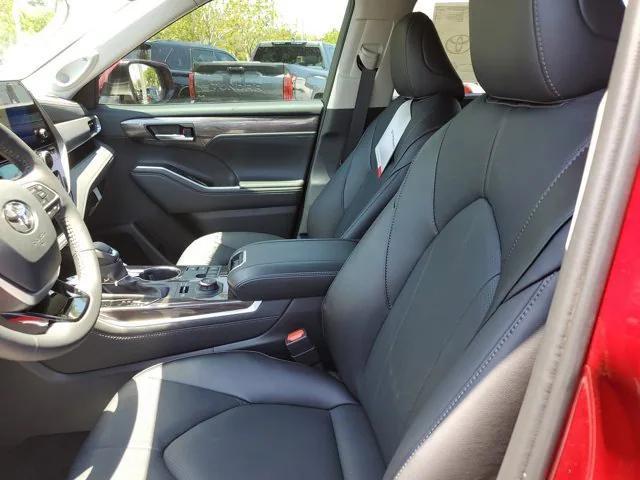 new 2025 Toyota Highlander car, priced at $50,366