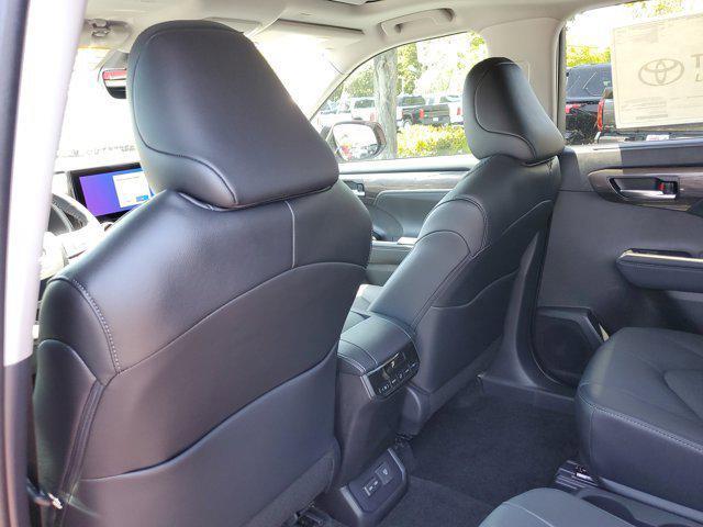 new 2025 Toyota Highlander car, priced at $50,366
