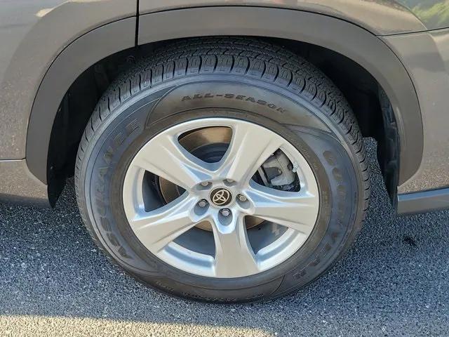 used 2023 Toyota Highlander Hybrid car, priced at $29,402