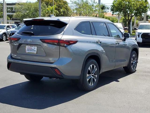 new 2025 Toyota Highlander car, priced at $46,043