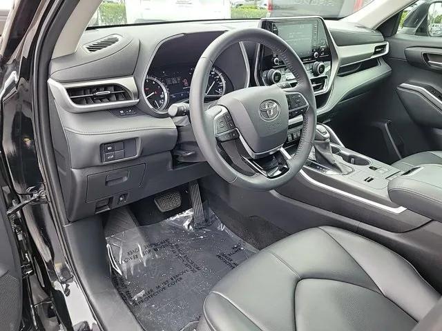 used 2021 Toyota Highlander car, priced at $31,987