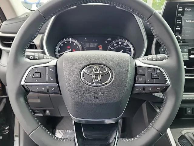 used 2021 Toyota Highlander car, priced at $31,987