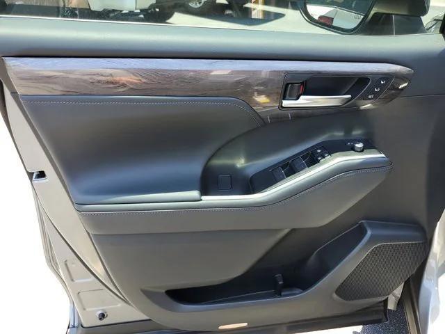 new 2025 Toyota Highlander car, priced at $50,616