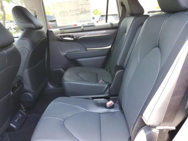 new 2025 Toyota Highlander car, priced at $50,616