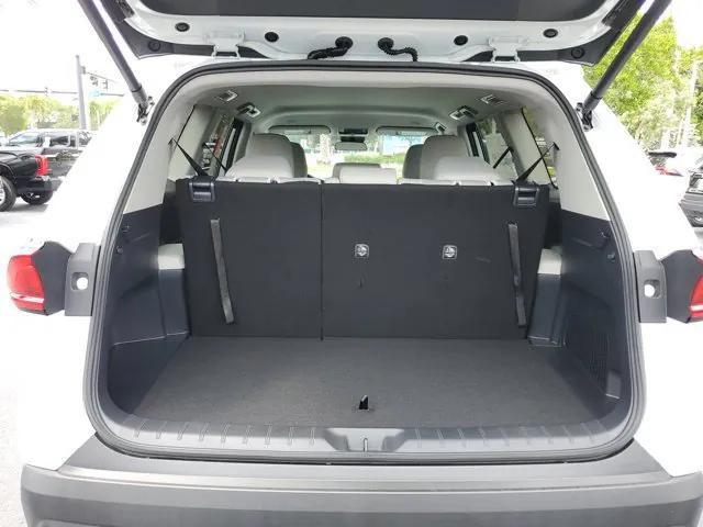 new 2025 Toyota Highlander Hybrid car, priced at $48,341