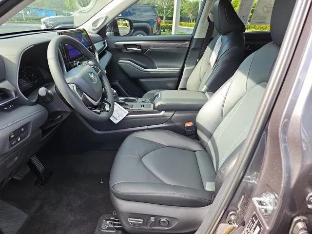 new 2025 Toyota Highlander car, priced at $49,745