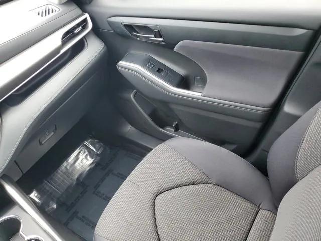 used 2022 Toyota Highlander car, priced at $32,993