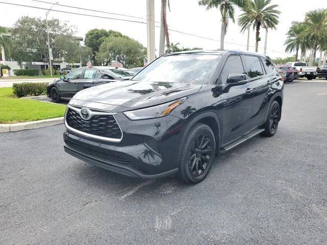 used 2022 Toyota Highlander car, priced at $32,993