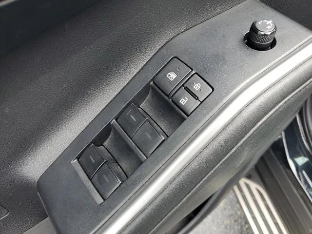 used 2022 Toyota Highlander car, priced at $32,993