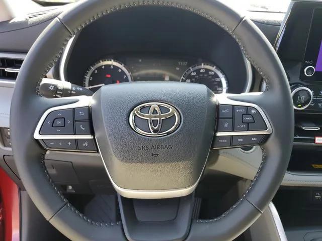 new 2025 Toyota Highlander car, priced at $43,246