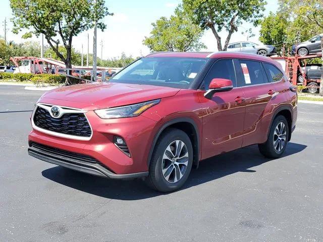 new 2025 Toyota Highlander car, priced at $43,246
