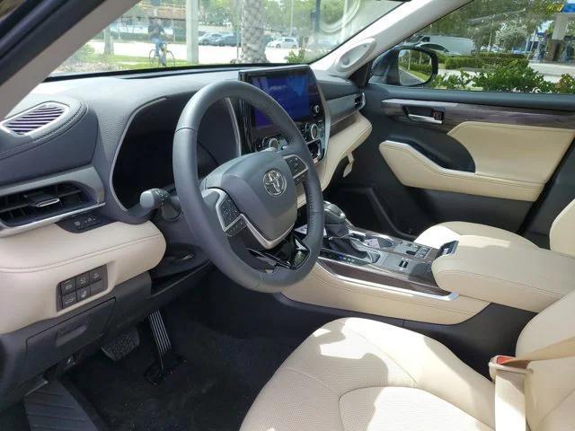 new 2025 Toyota Highlander Hybrid car, priced at $54,073