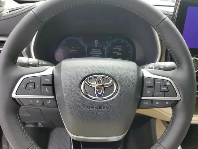 new 2025 Toyota Highlander Hybrid car, priced at $54,073