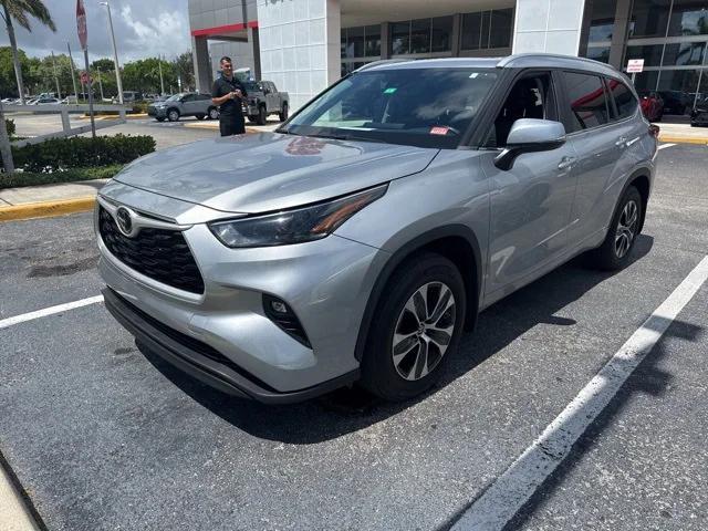 used 2023 Toyota Highlander car, priced at $34,862