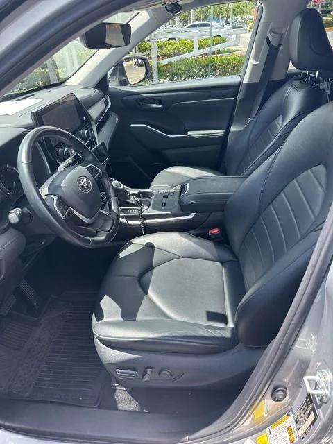 used 2023 Toyota Highlander car, priced at $34,862