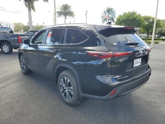 new 2026 Toyota Highlander Hybrid car, priced at $46,683